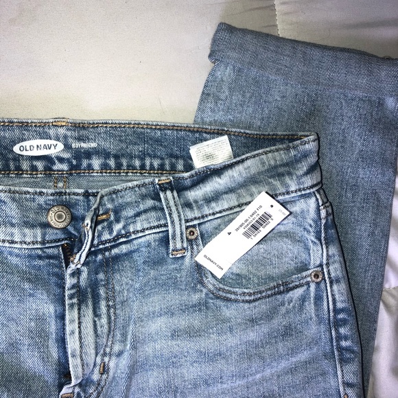 NWT Old Navy Light Wash Boyfriend Jean, Size 4 - Picture 3 of 3
